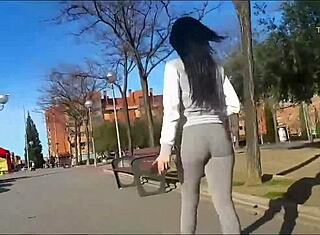 Teenager i leggings: Et skjult kamera fanger hendes uartige side